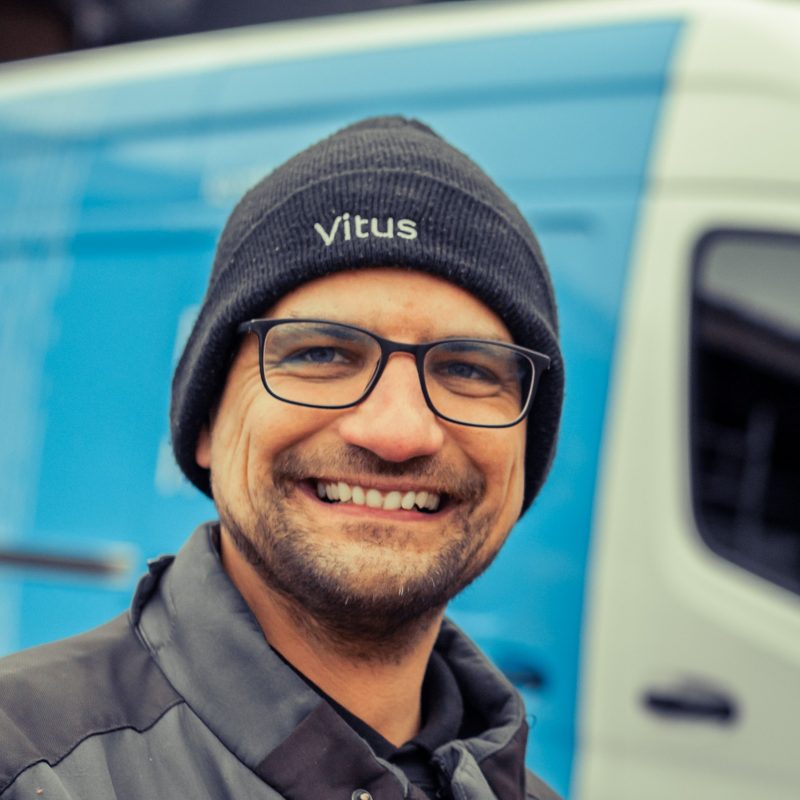 Monteur_Handwerk_glücklich_Bad Montage - Klare Abläufe